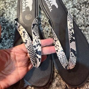 Sorel Black and White Snakeskin Sandals 9.5